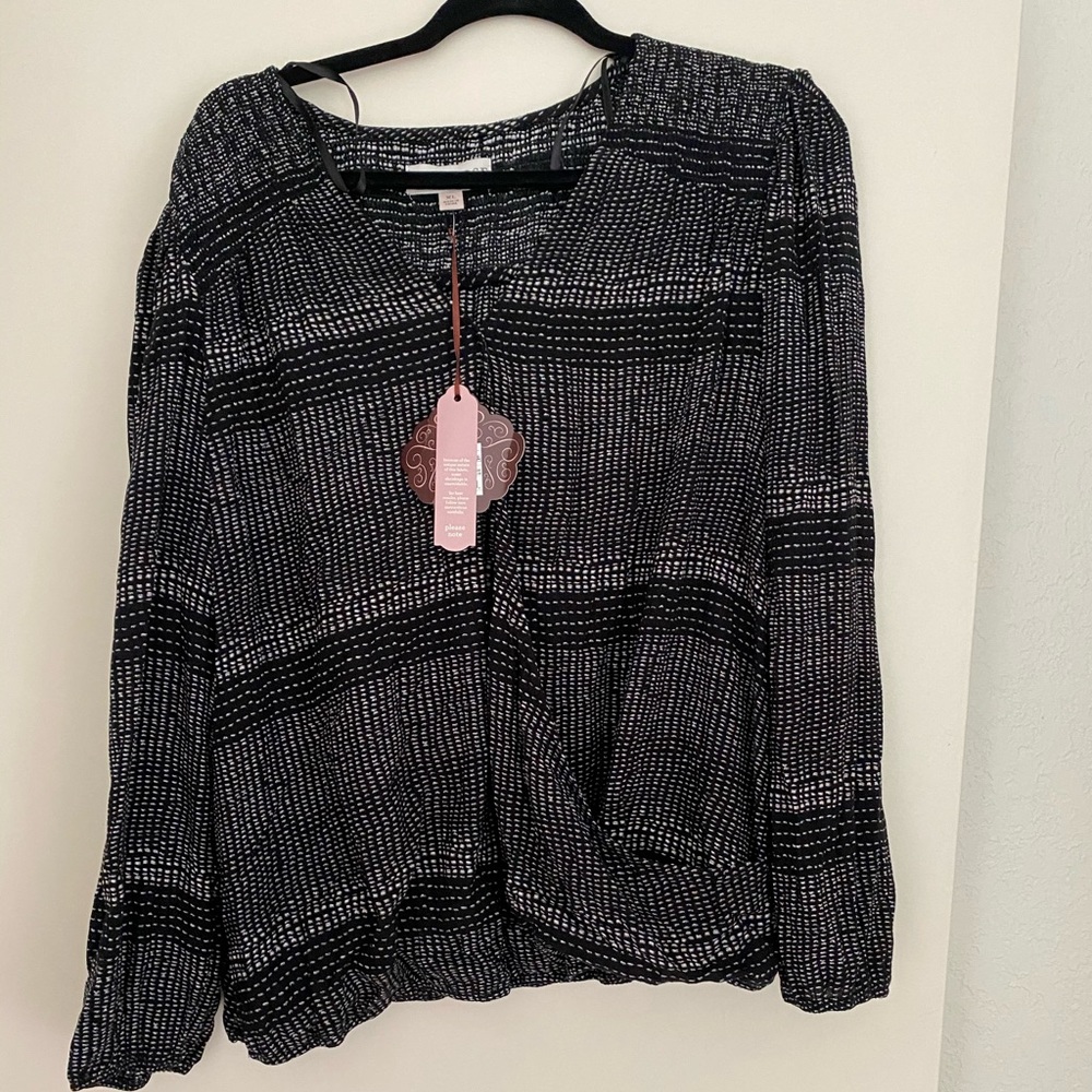 Women’s black and white top